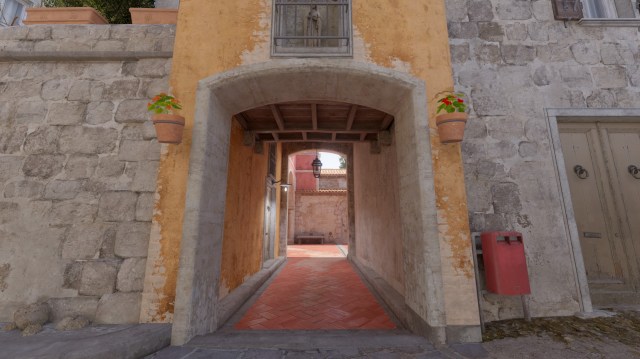 An archway at Arch near the A bombsite on Inferno in CS2.
