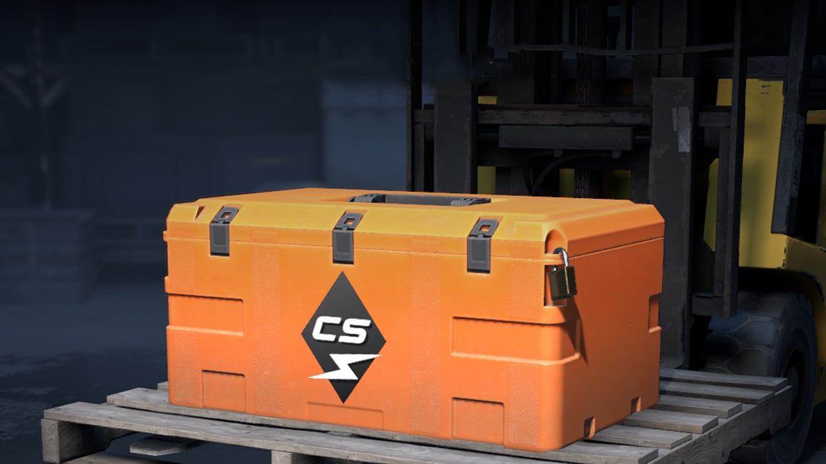 The Kilowatt Case in CS2 on a pallet held by a forklift.