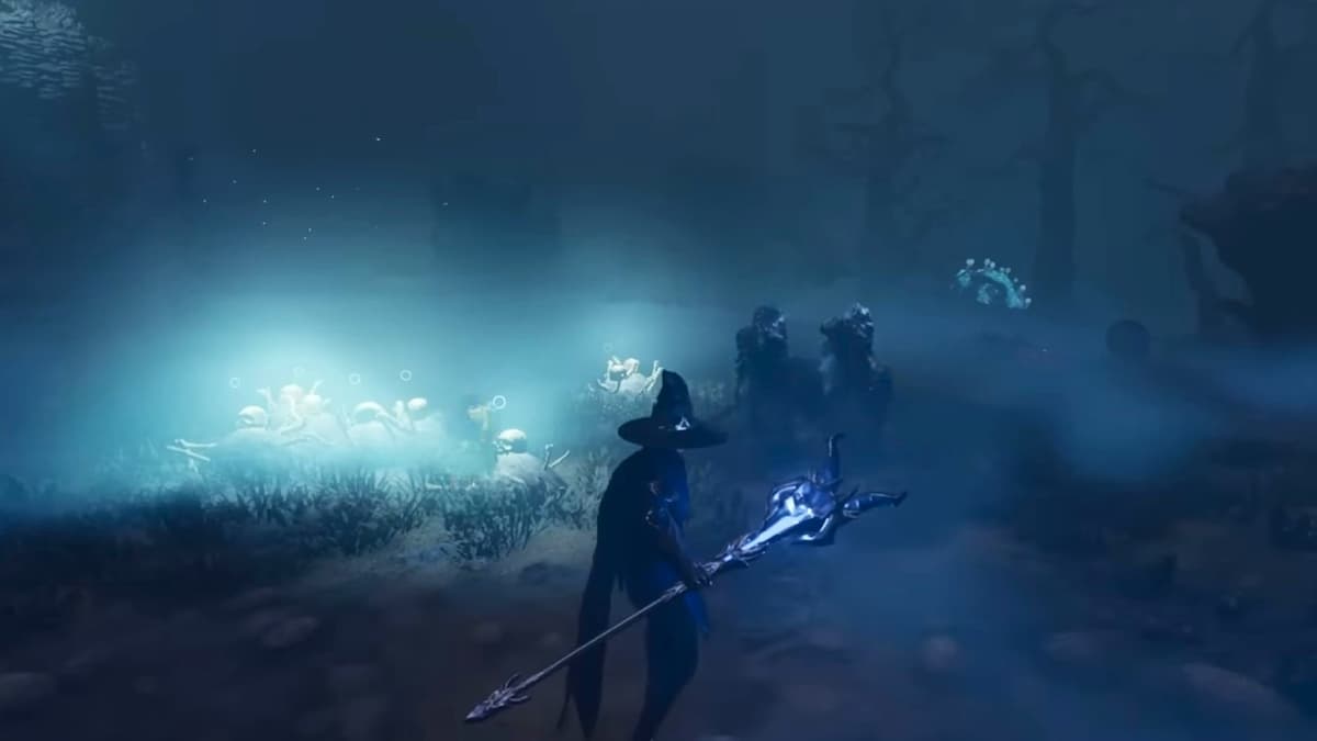 A player using the Legendary Weapon Shroud Weaver.