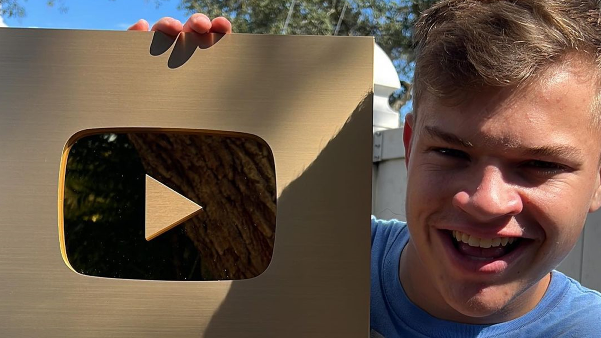 Jynxzi poses with his YouTube gold plaque