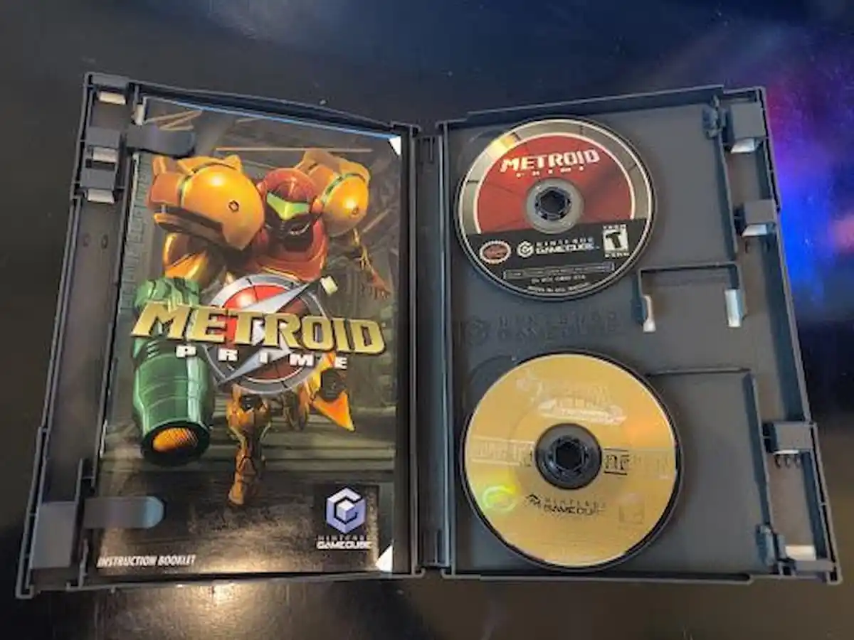 An image of the box and discs for the Metroid Prime and The Legend of Zelda: Wind Waker double pack