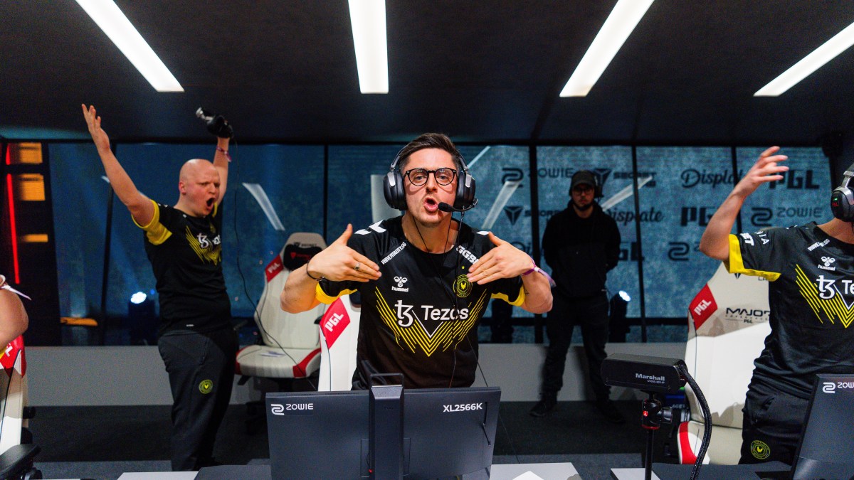 Apex screaming to the fans in the Royal Arena at the Copenhagen CS2 Major.