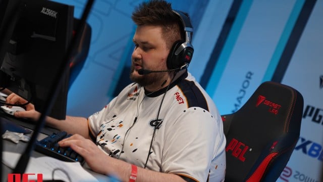Snax competing at the Copenhagen Major RMRs.