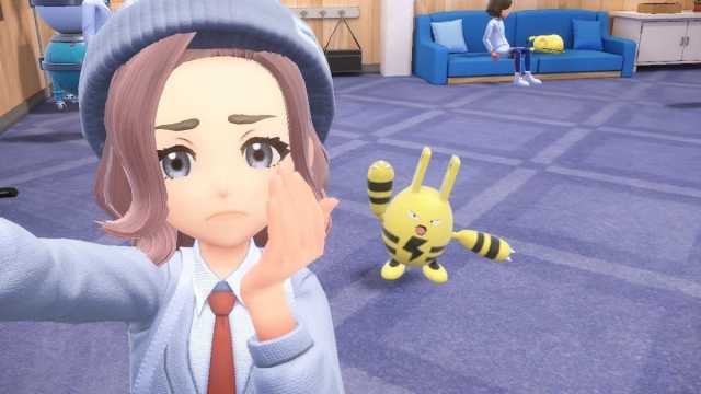 Pokémon trainer taking a selfie with Elekid in Scarlet and Violet.