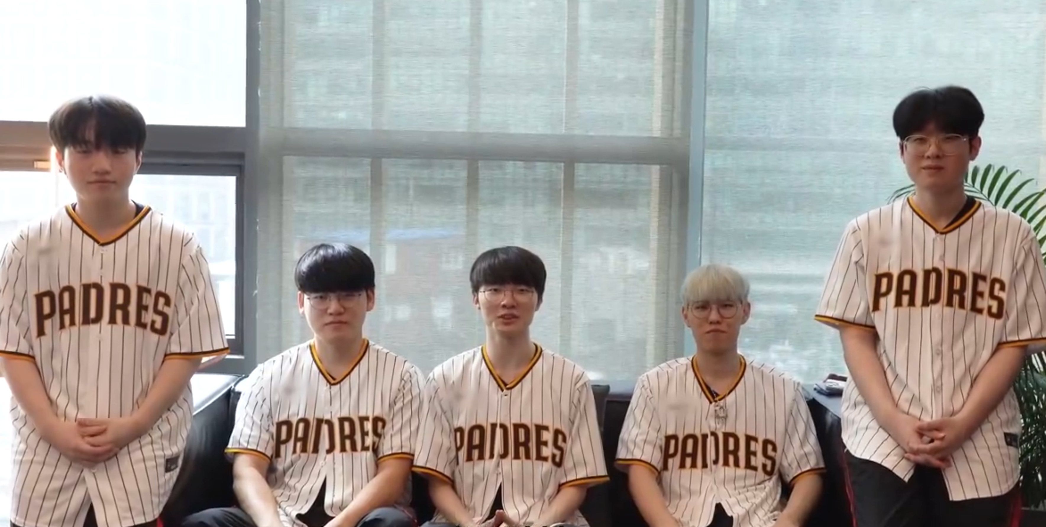 T1 LoL team gives shoutout to San Diego Padres ahead of MLB games in Korea