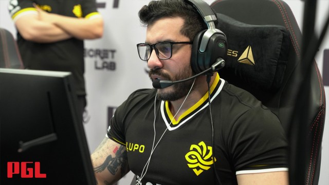 Coldzera sitting at a PC playing at the American RMR in CS2.