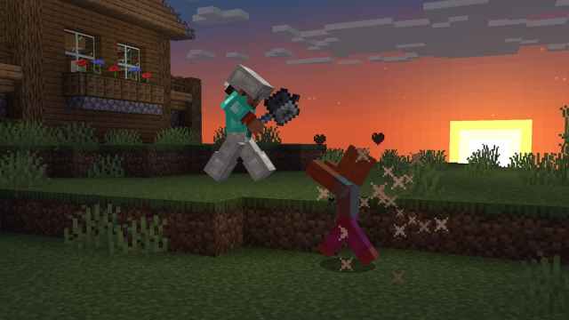 A player fighting with a mace in Minecraft.