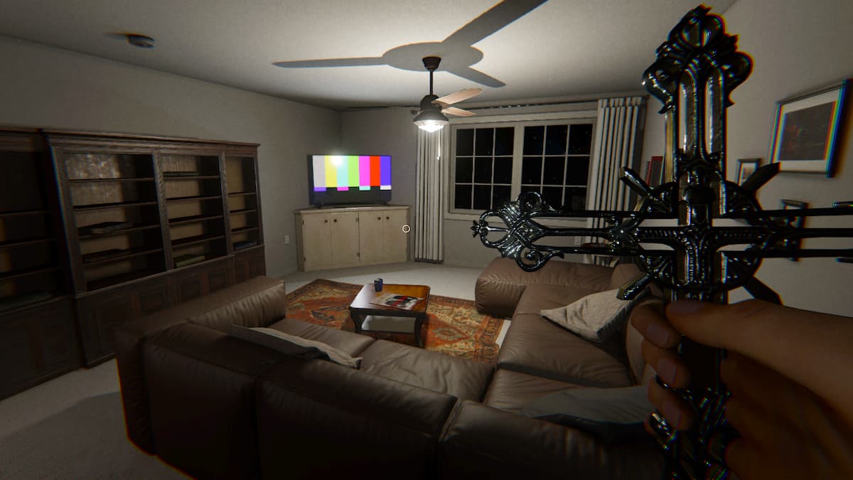 The player holding a Crucifix in the living room at 6 Tanglewood Drive in Phasmophobia.