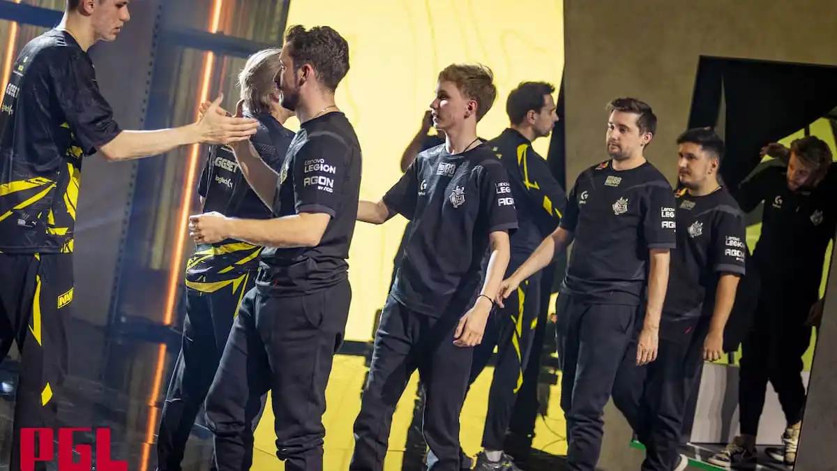G2 shaking hands with NAVI players after a loss.