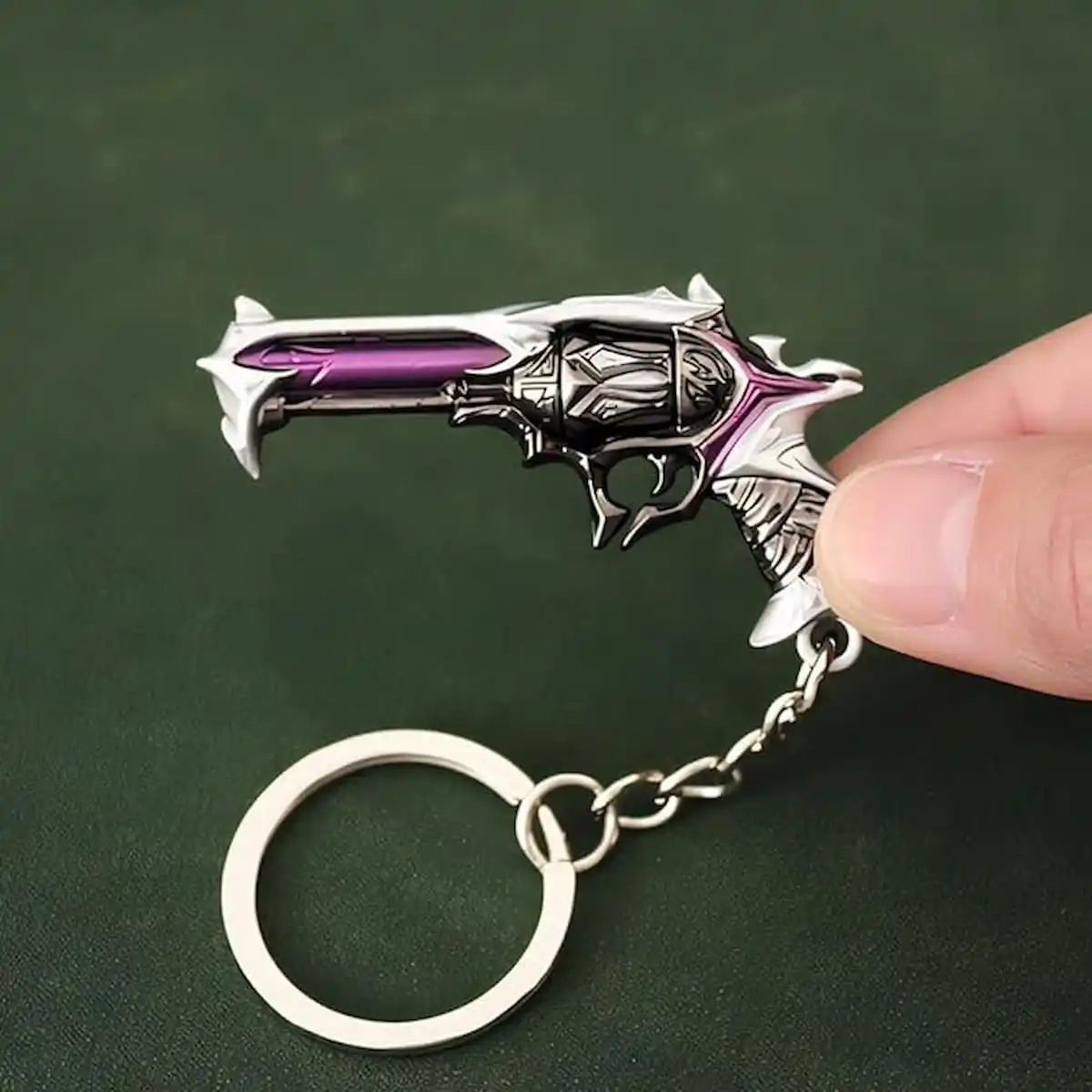 An image of a keyring of the Reaver Sheriff revolver from VALORANT