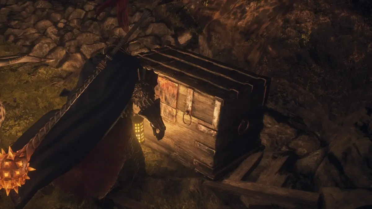 The Arisen opens a chest in Dragon's Dogma 2.