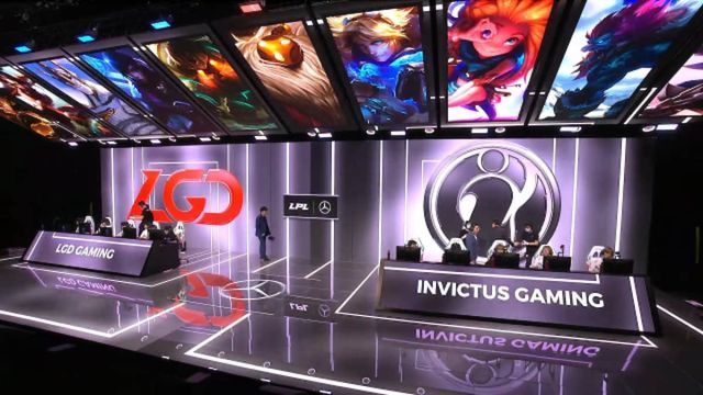The LPL stage in 2020, featuring LGD and IG's logos.