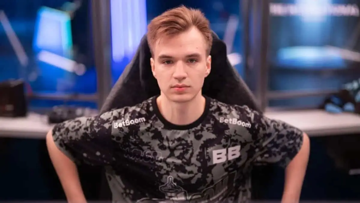 Pure stares ahead at a computer screen sitting just in front of the camera. He is wearing a Dota 2 BetBoom jersey