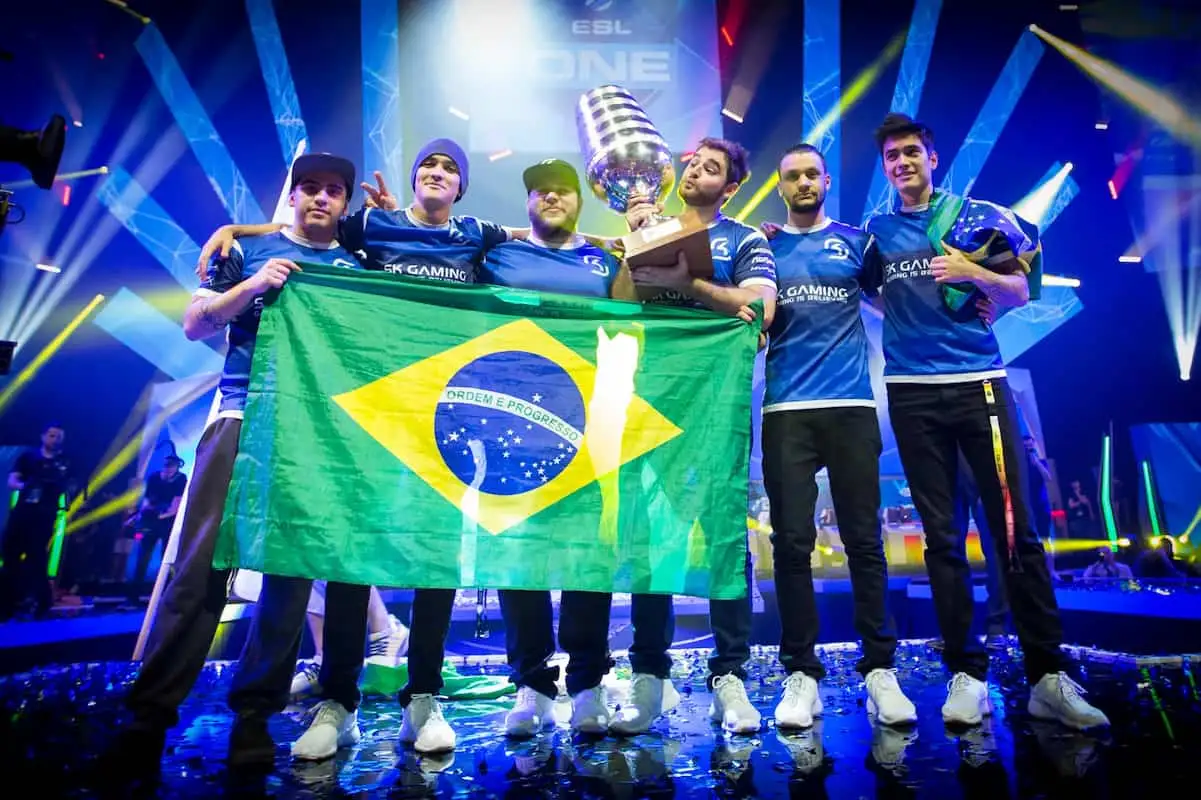 SK Gaming pose with Brazilian flag and ESL One Cologne Major trophy.