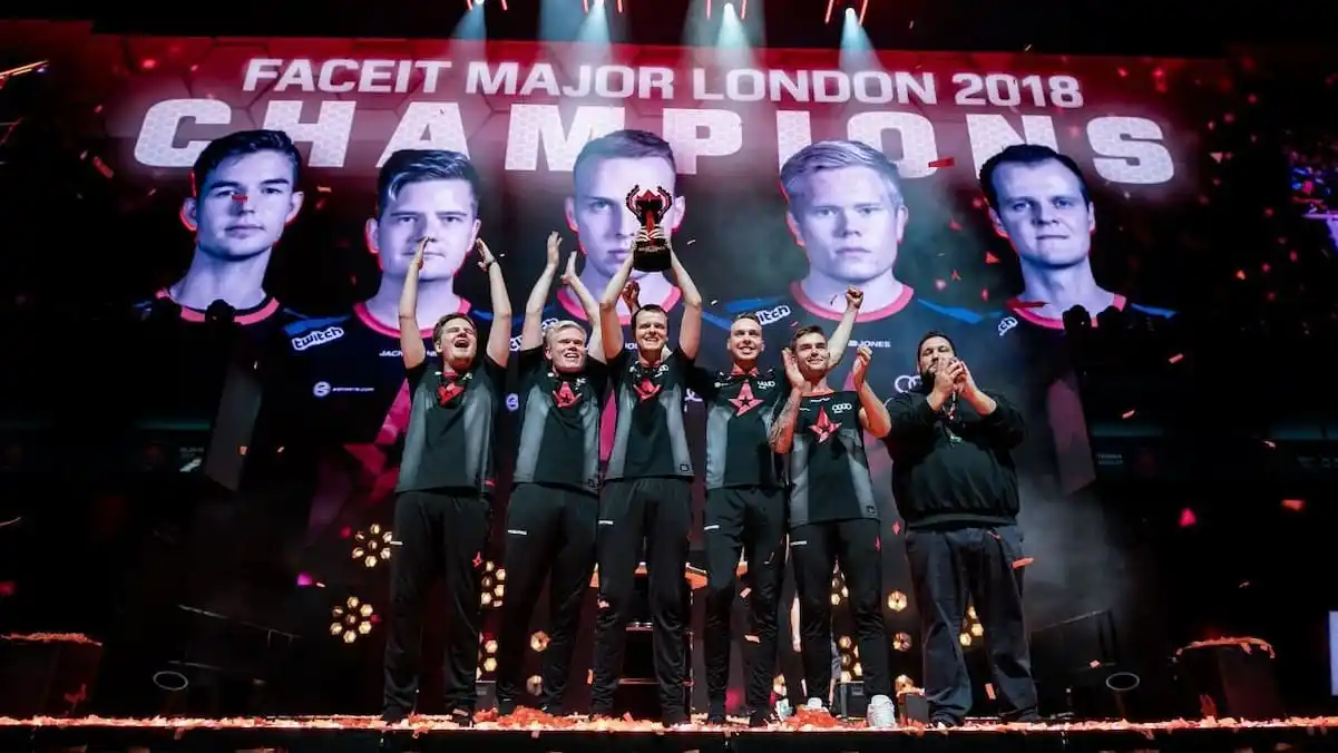 Astralis celebrate with the FACEIT London Major trophy.