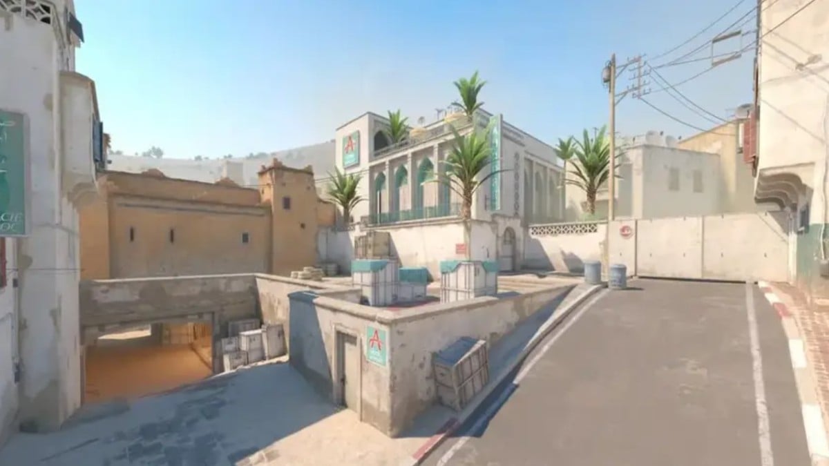 A bomb site in CS2's Dust 2