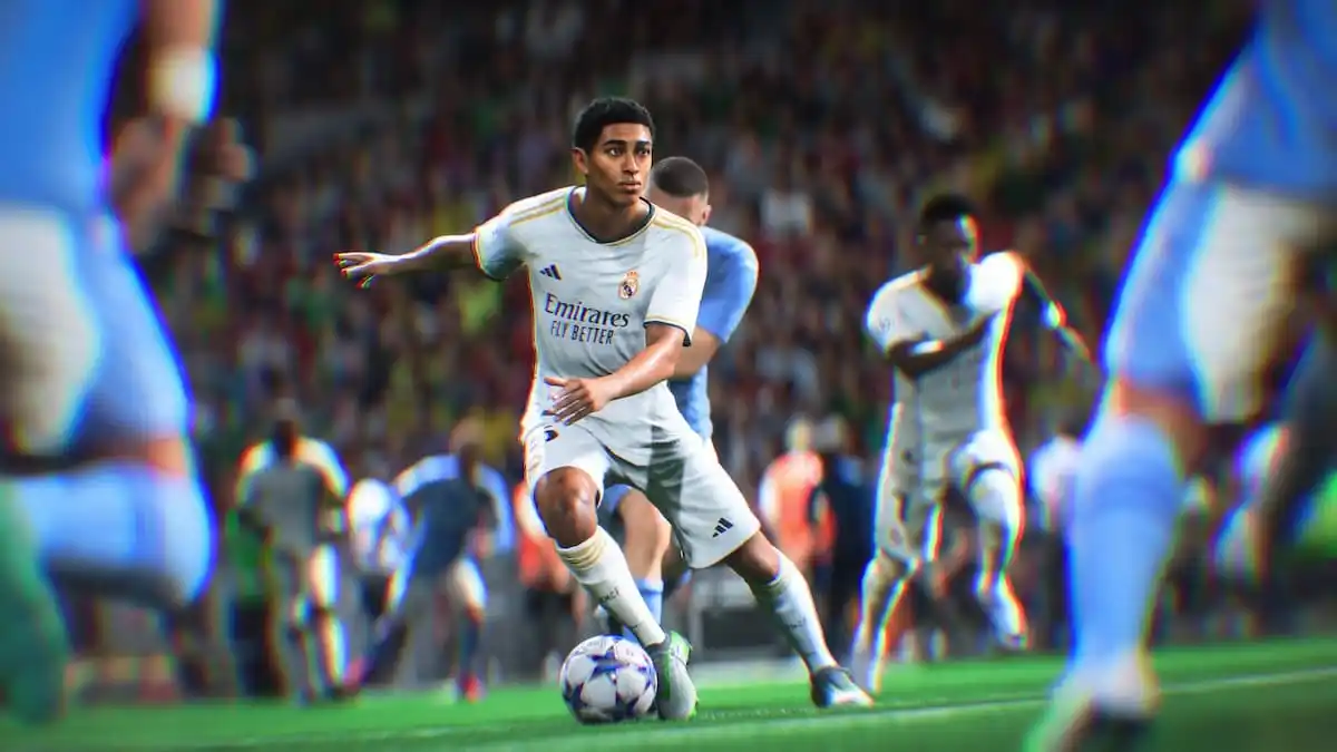 Jude Bellingham dribbling between Manchester City players in EA Sports FC 24