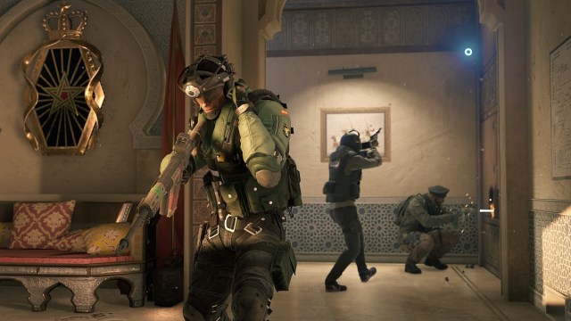 Three players in Rainbow Six Siege breach a building.