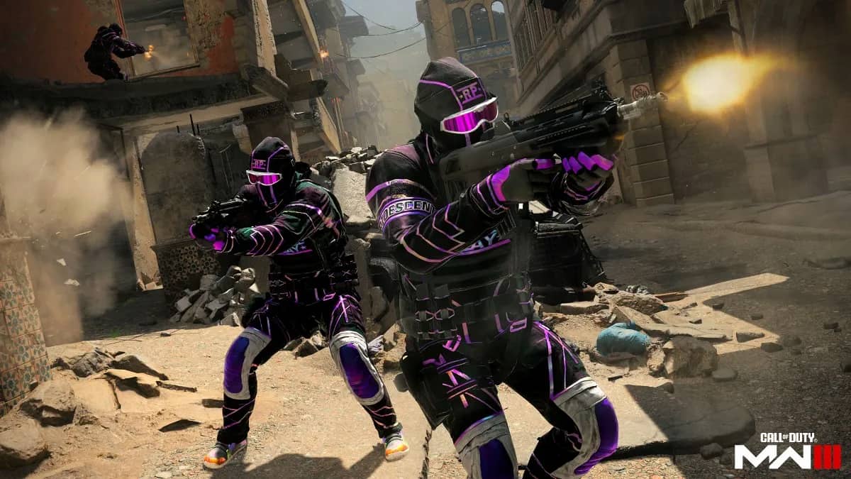 Two CoD operators in Ranked Play purple and black uniforms.