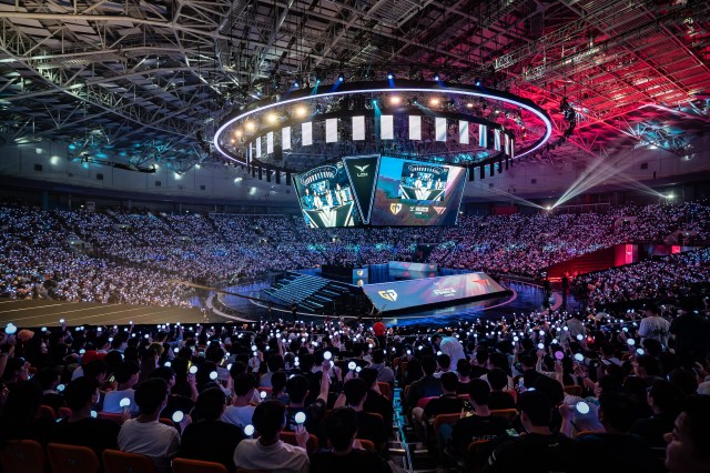 The LCK crowd cheers during the grand final of the 2024 Spring Split.