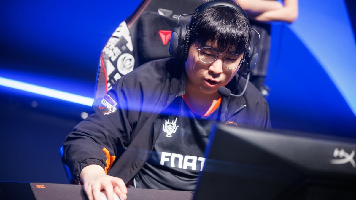 Fnatic Noah sitting and competing at MSI 2024 stage.