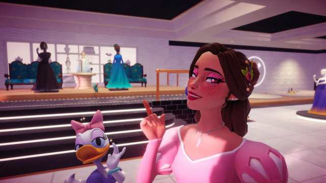 The player pointing at the stage for Boutique Challenges in Disney Dreamlight Valley.
