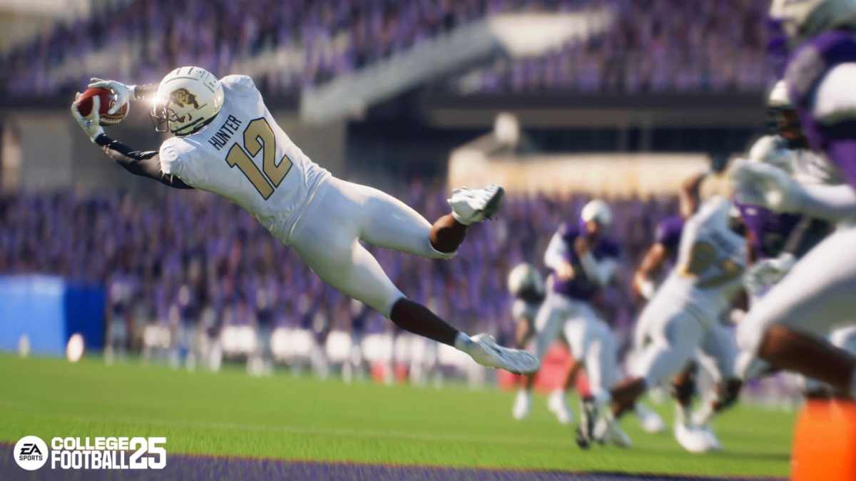 Colorado player makes a diving catch in College Football 25.