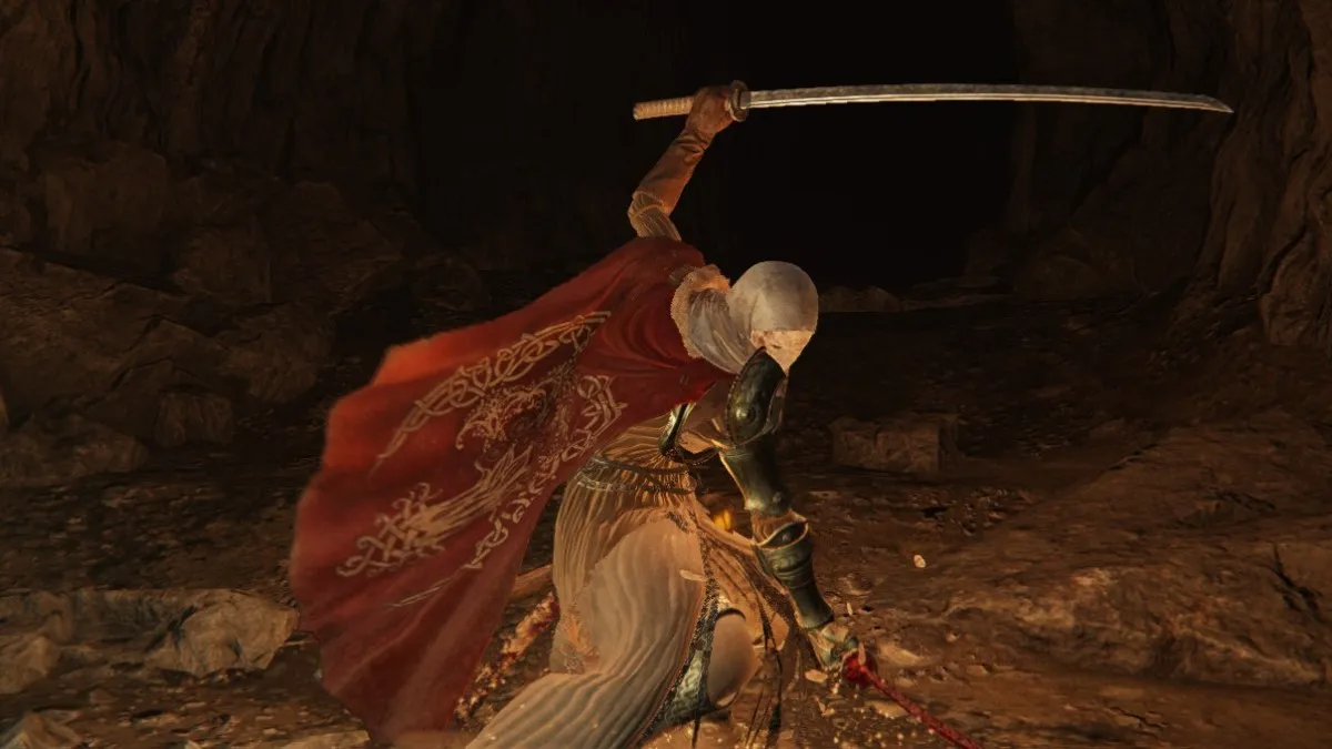 A Tarnished dual wields an Uchigatana and Rivers of Blood in Elden Ring.