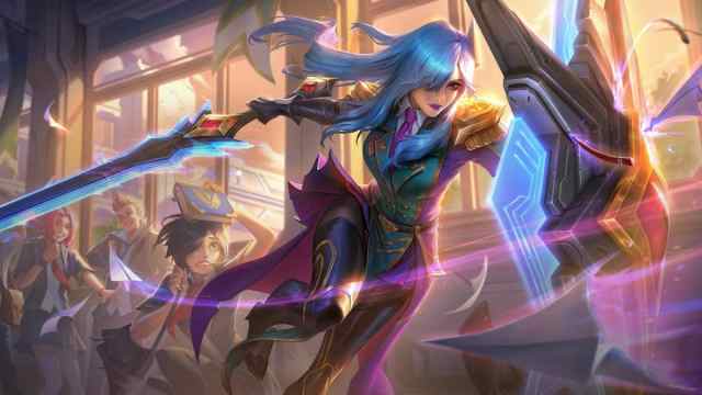Leona swinging her sword and charging in with shield up front.