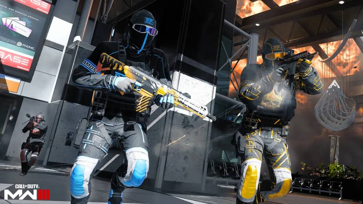 Two CoD operators standing side by side, preparing for combat.