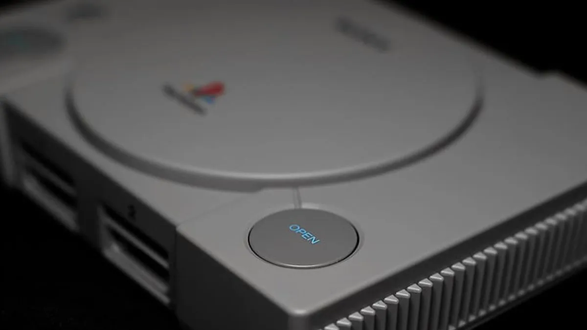 Теперь геймеры могут играть в свои любимые игры для PlayStation One на своих телефонах.