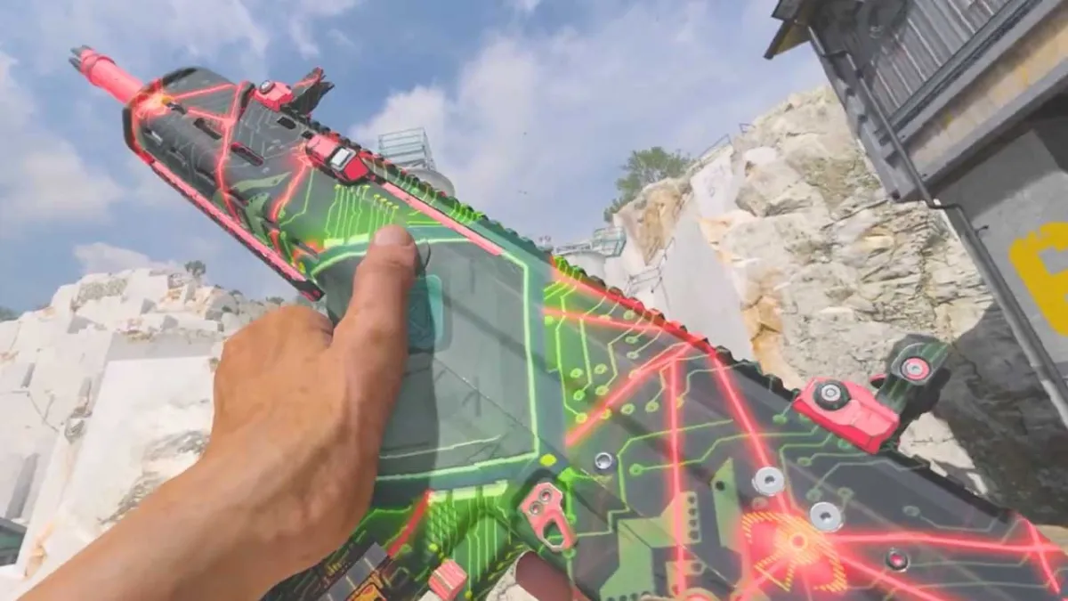 A close up of M13 Assault rifle Modern Warfare 3 with the Welcome to the Mainframe Camo.