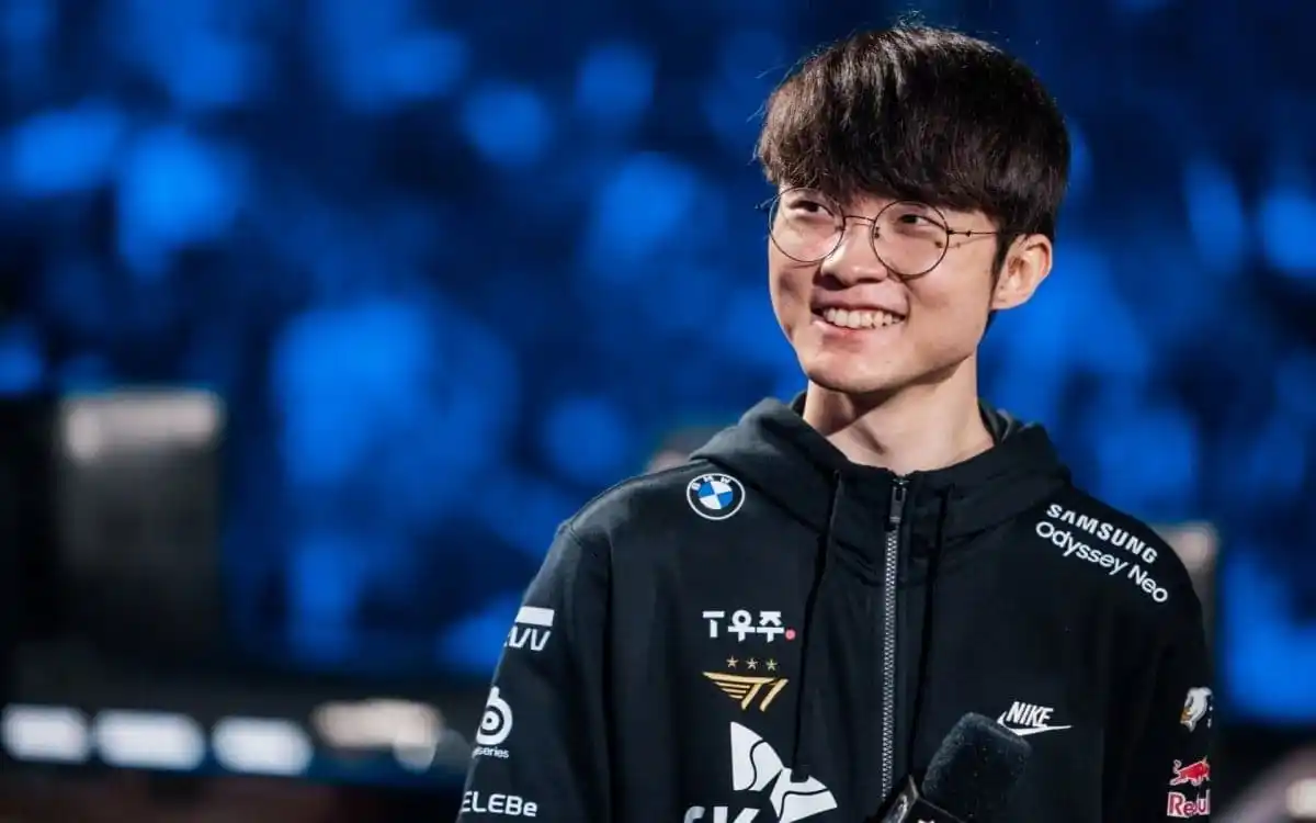 Faker competing in 2023, smiling on stage with fans in the background.