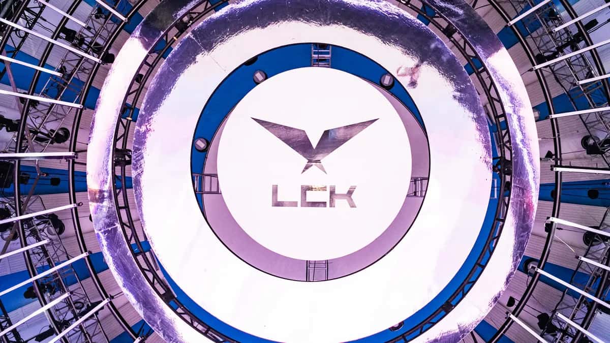 LCK logo on the stage.