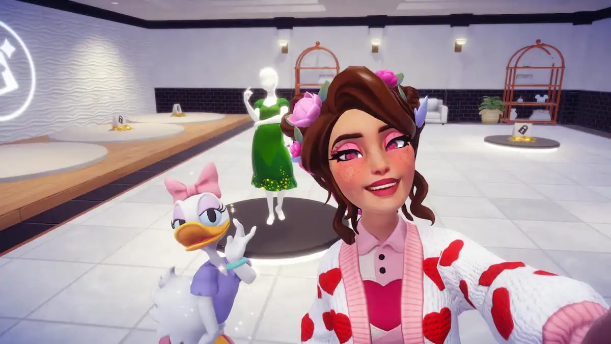 The player taking a picture with Daisy Duck in the Boutique in Disney Dreamlight Valley.
