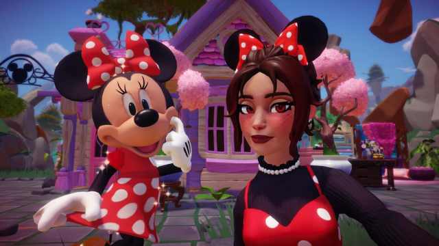 The player with Minnie Mouse in Disney Dreamlight Valley.