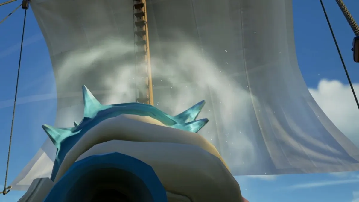 Blowing Horn of Fair Winds on a sail in Sea of Thieves