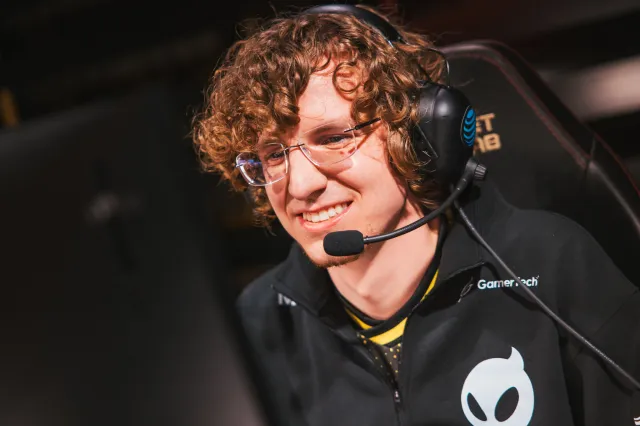 Licorice is happy during his series against 100 Thieves.