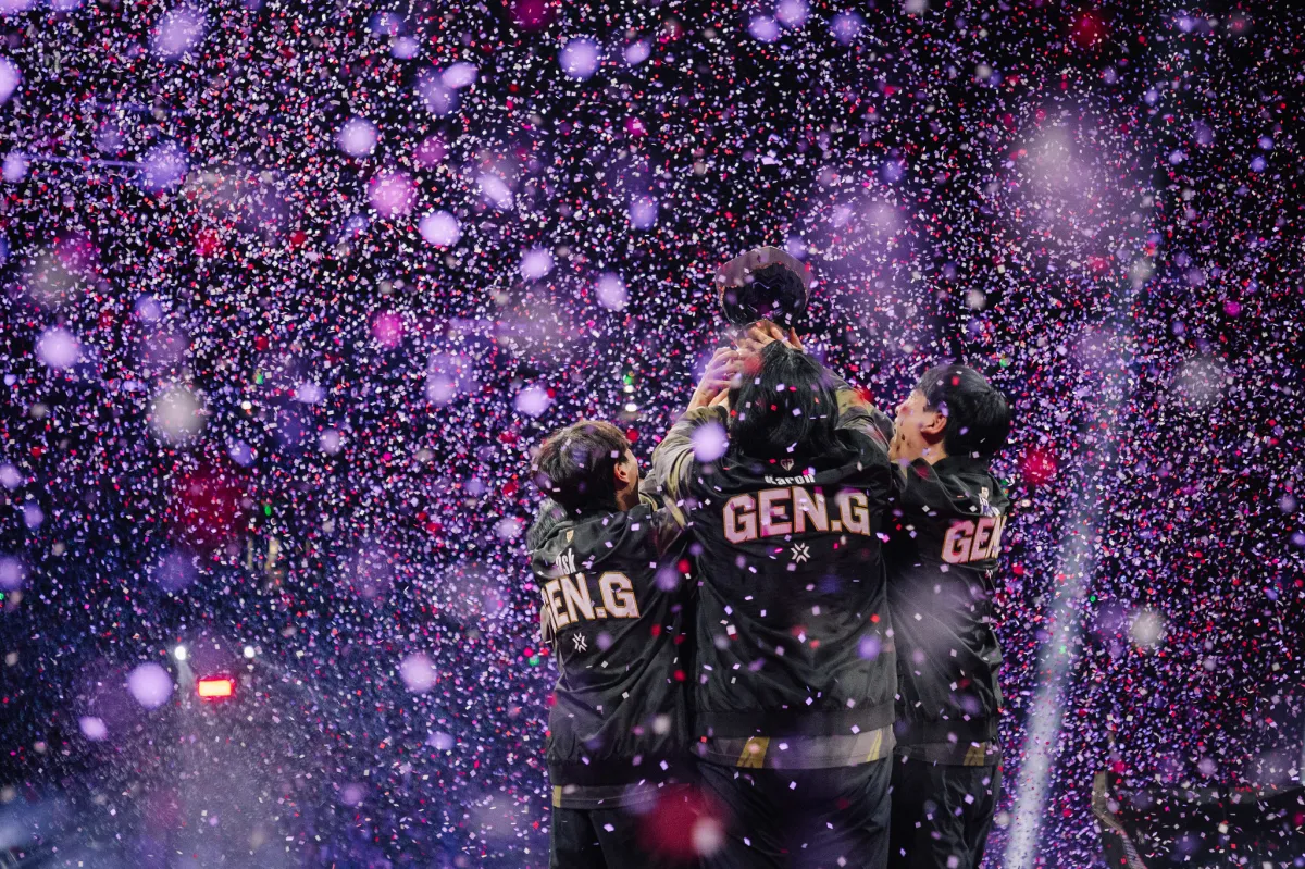 Gen.G Esports lift the trophy after victory during the VALORANT Masters Shanghai Grand Finals. Photo by David Lee/Riot Games.