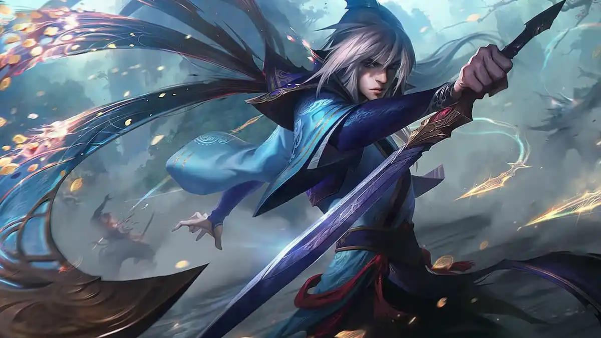 Talon wielding his blade with his right hand.