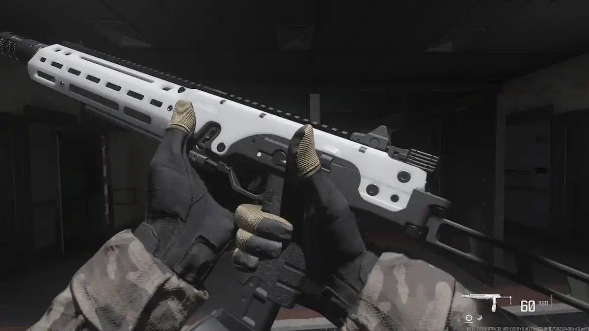 A CoD operator holding up the JAK Scimitar Kit on the MW3 SMG FJX Horus