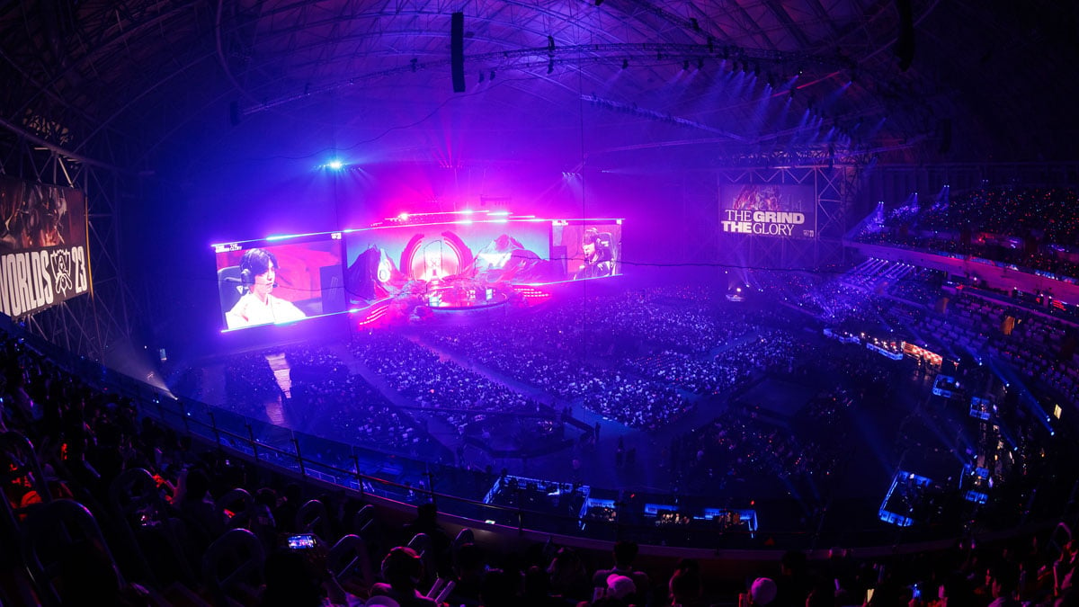 The Gocheok Sky Dome in South Korea, packed with LoL fans for Worlds 2023.