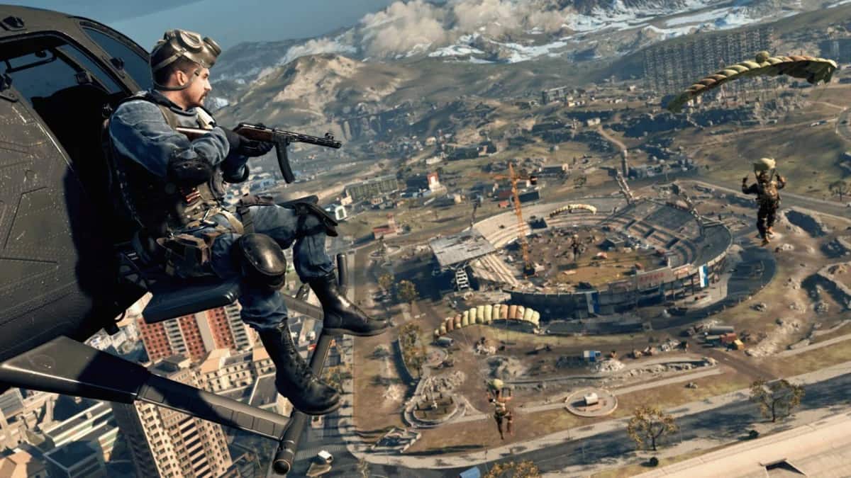 CoD operator in a helicopter flying over Verdansk in Warzone