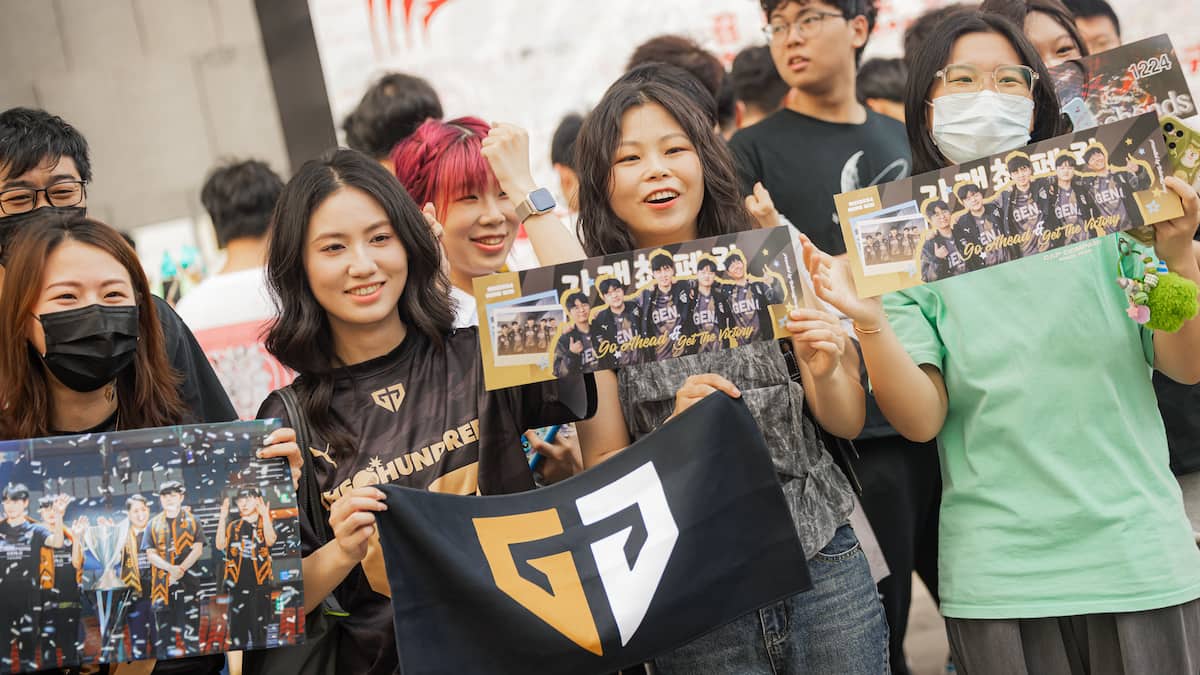 Picture of Gen.G fans showing their support to the team.