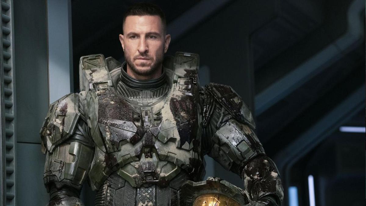 Pablo Screiber as Master Chief in the Halo TV series on Paramount Plus.