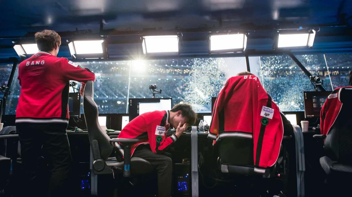 Faker crying in the player booth after losing in the 2017 World Finals.