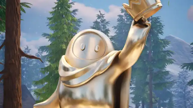 A golden Fall Guys bean in Fortnite holding a crown.