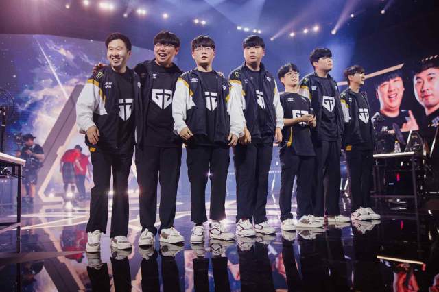 All six members of Gen.G Esports VALORANT team are on stage saluting the crowd after winning against Sentinels at VALORANT Champions.