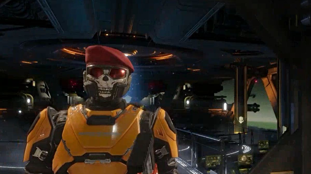 Close up on the Golden Eagle armor with Vipers Commandos helmet, inside the Super Destroyer