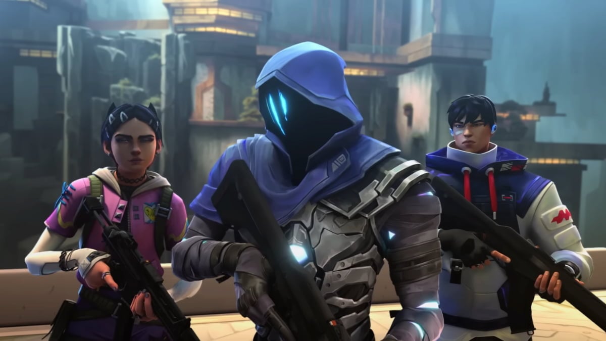 Omen stands with other agents holding weapons outside of a city in VALORANT.